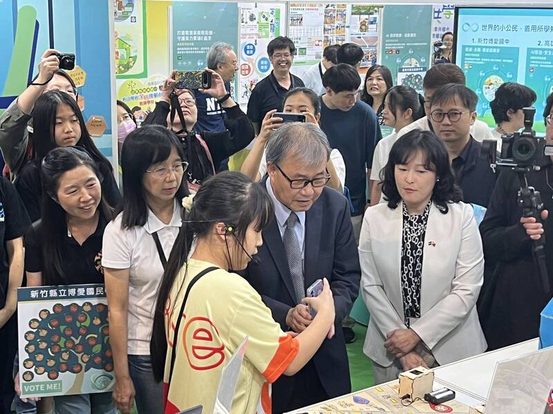 竹縣博愛國中教師團隊深耕8年推動智慧節能 登上教育科技展分享創新典範