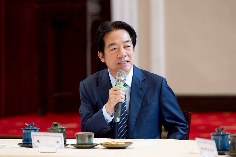 國政茶敘商議財劃法 賴總統:各部會應「合憲」推動