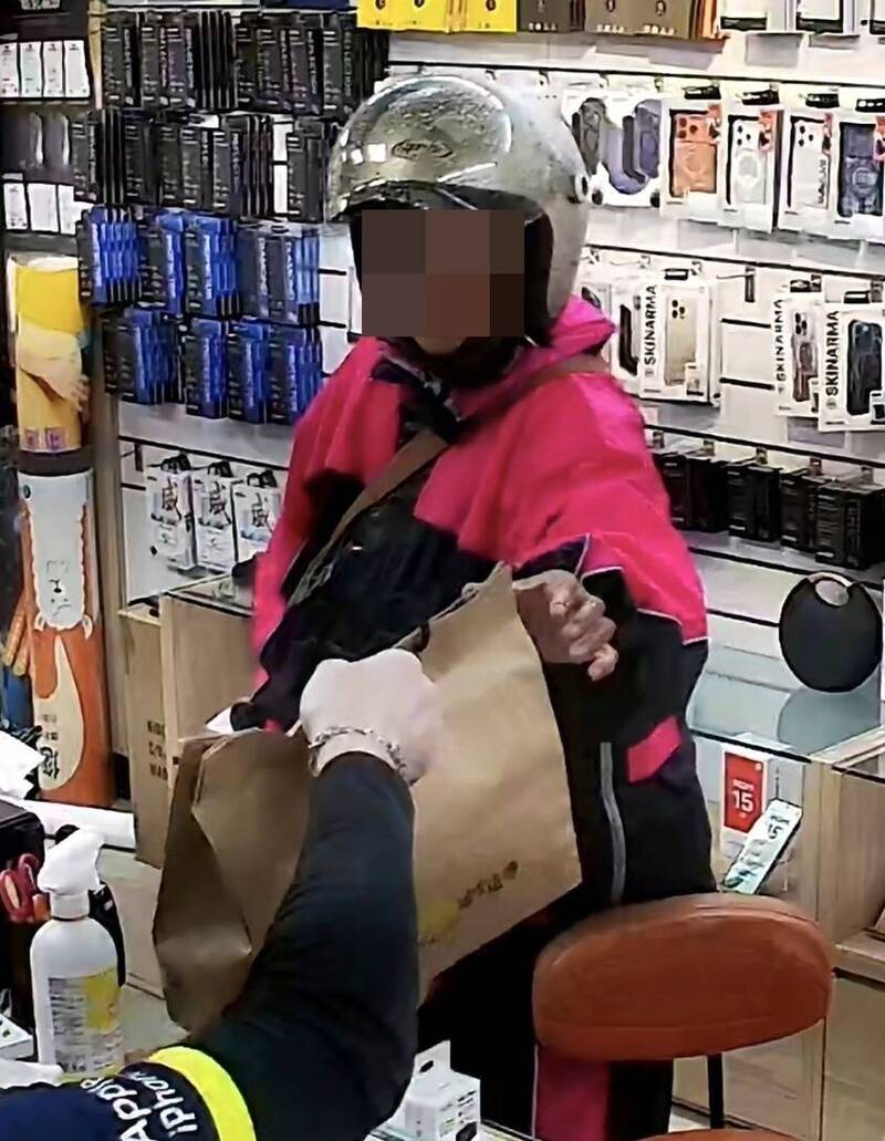 通訊行委託外送總值26萬元手機及現金 外送員取貨竟神隱落跑