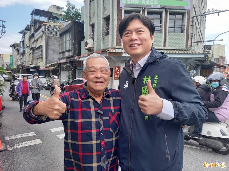 林國漳回宜蘭市出生地掛首面縣長競選看板 宣示關懷弱勢初心
