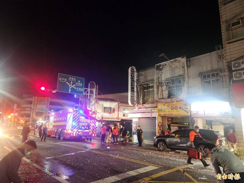 台南新營區文化街1處住宅晚間傳氣爆意外。（記者王涵平攝）