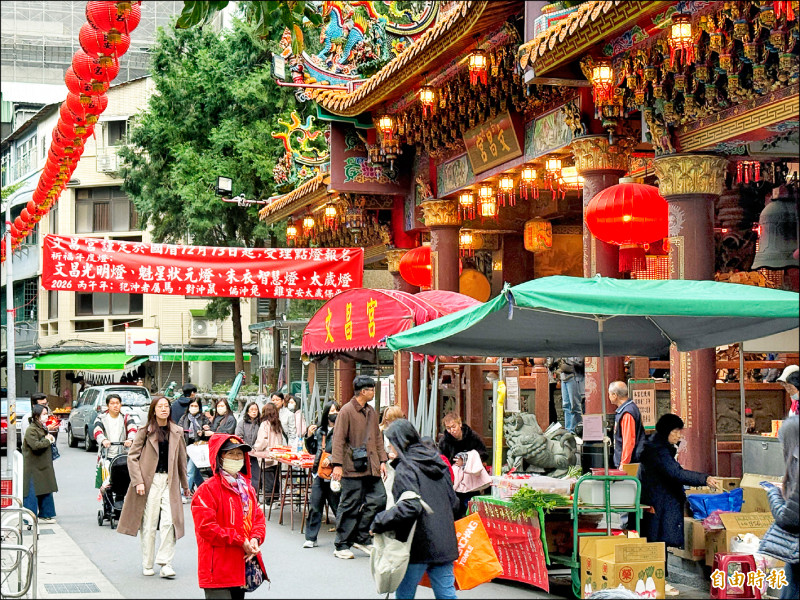 北市文昌宮點燈排長龍 龍山寺今起現場報名