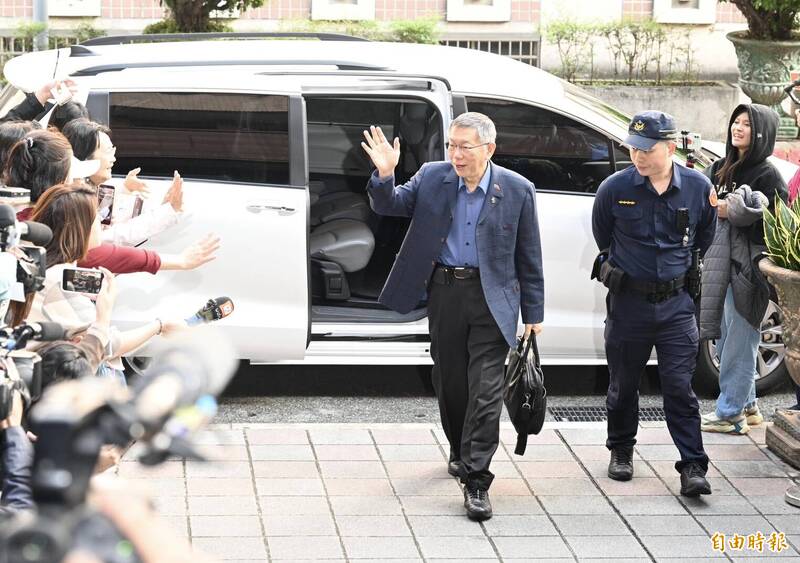 台北地院15日審理前台北市長柯文哲等人涉入的京華城等案件，正式進入言詞辯論階段，前台北市長柯文哲出庭應訊。（記者羅沛德攝）