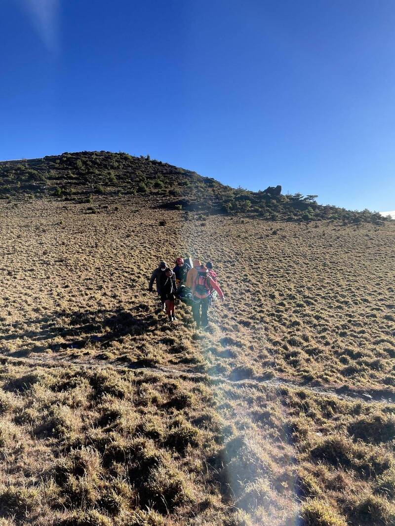 27歲男性山友進行中央山脈南二段縱走登山活動疑似發生高海拔肺水腫症狀，由空勤直升機緊急送醫。（空勤花蓮駐地提供）