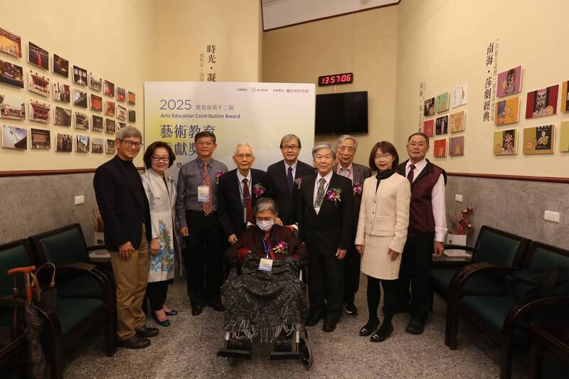 中大藝術教育績優獲表揚 台灣崑曲推手洪惟助抱終身成就獎