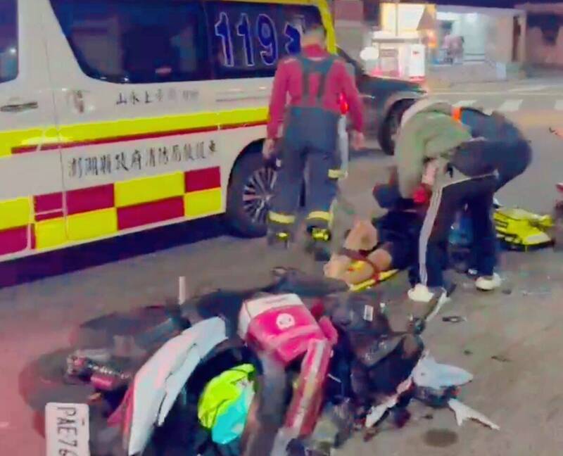 澎湖機車外送員與轎車碰撞 2人受傷送醫