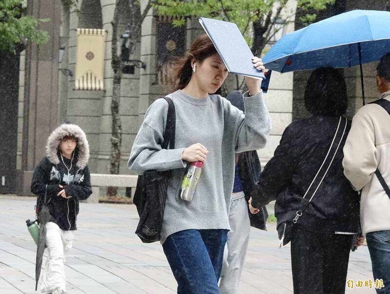 水氣漸增!基隆北海岸、宜蘭明防大雨 中部以北低溫13度