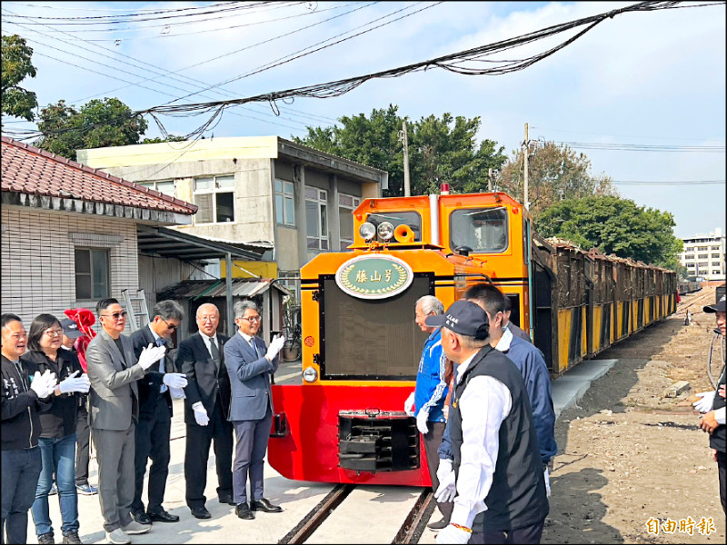 開工季限定 虎尾糖廠五分車穿梭街道