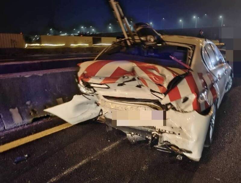 國道紅斑馬閃燈執勤被追撞 1人受傷