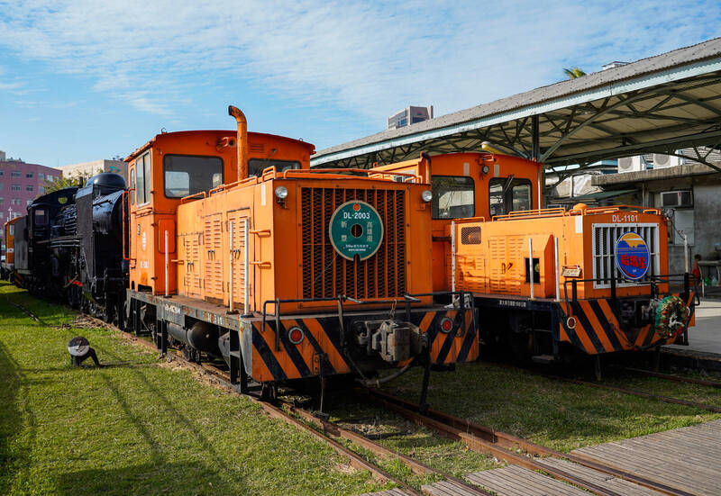 鐵道迷看過來!「DL-2003號貨車移動機」運抵舊打狗驛故事館