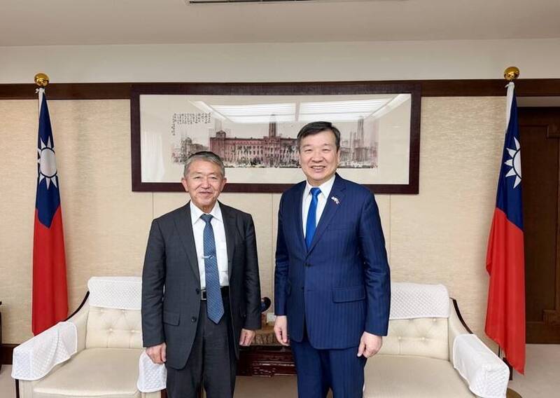 不畏中國打壓 行政院政務顧問岩崎茂拜會李逸洋