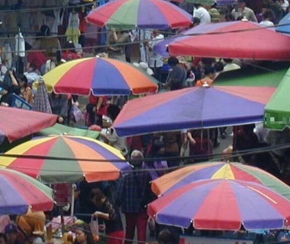 強風吹倒帆布傘砸老婦害嗅覺聽力受損 新竹攤販遭求償百餘萬