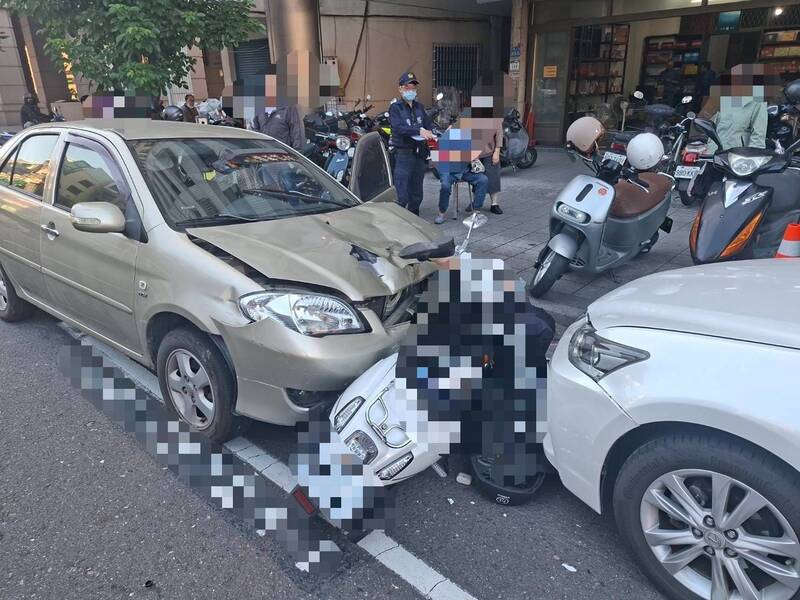 高雄婦人騎車載兒慘遭77歲老婦逆向駕車撞飛 媽媽不幸身亡