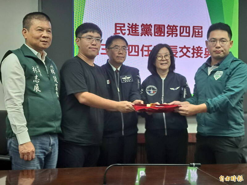 南市議會民進黨團3長交接 台聯及無黨議員出任幹部