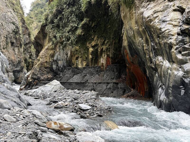 颱風豪雨重創七彩岩壁! 屏東霧台哈尤溪遊程明年暫停