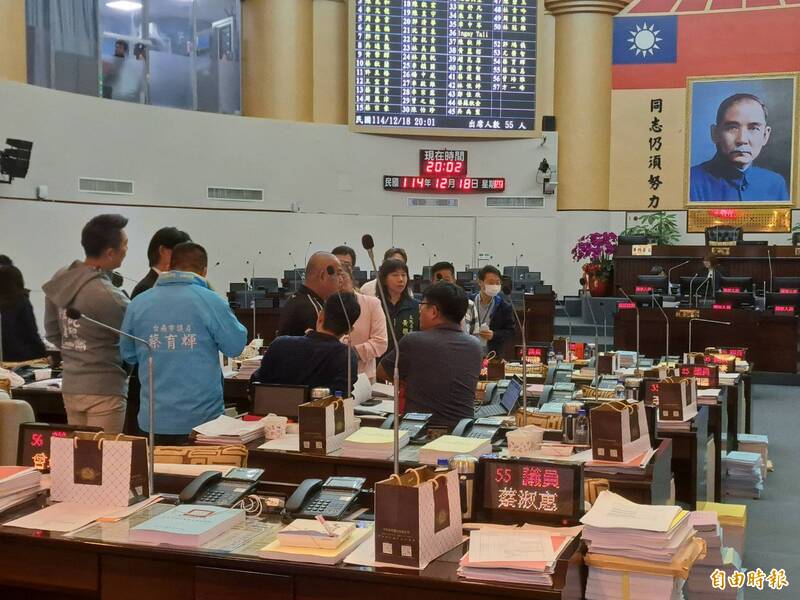 破紀錄挑燈夜戰!南美館預算爭議解決 南市議會完成總預算初審