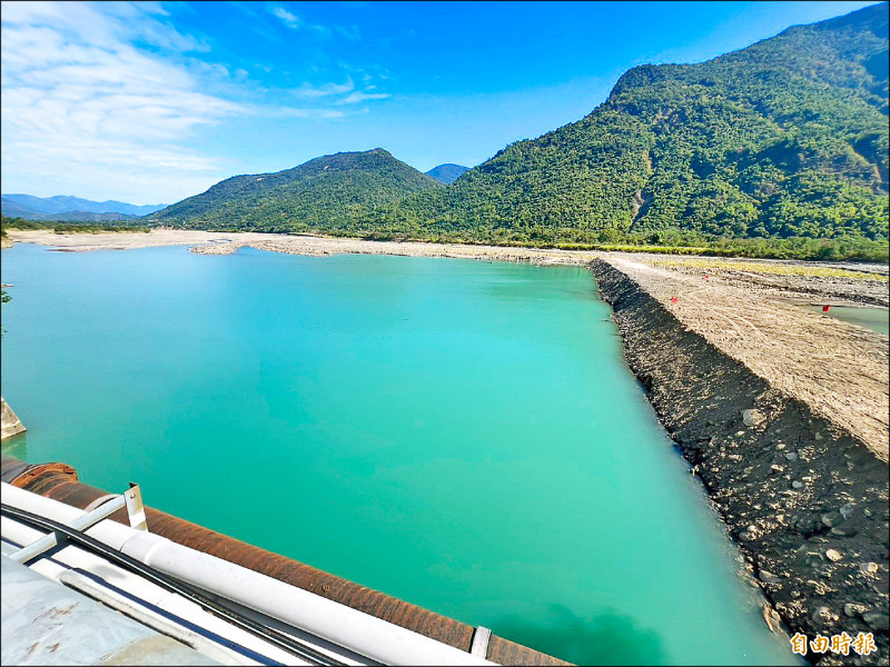 六龜攔河堰蓄水48萬噸 冬季美景再現