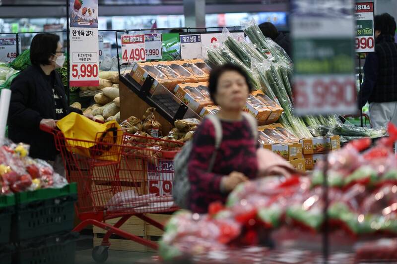 荷包扛不住!全球生活成本最高城市曝光 亞洲「這首都」奪冠