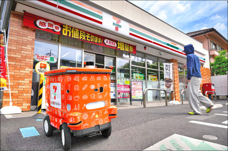 中英對照讀新聞》7-Eleven tests robot delivery service on public roads in Tokyo 7-Eleven在東京公共道路上測試機器人送貨服務