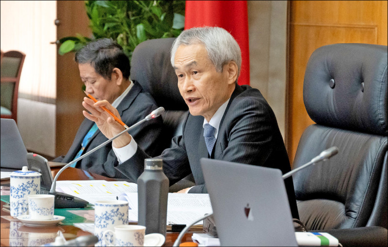 藍白修法停降年金 考試院長:違背公益 勢引違憲爭議