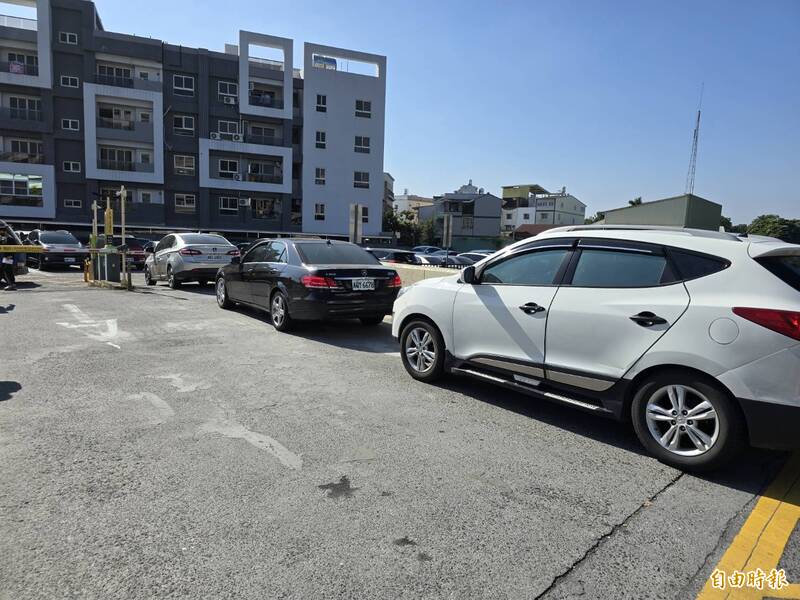 屏東基督教醫院對面停車場設備頻故障 引發大連路交通混亂
