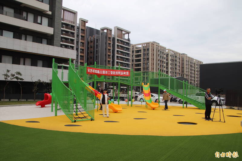 西瓜籽是彈跳床! 竹縣新豐鄉「呱呱公園」啟用