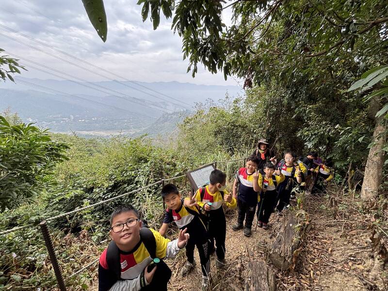 台南長安國小山野教育走讀 師生挑戰山海圳水利古道