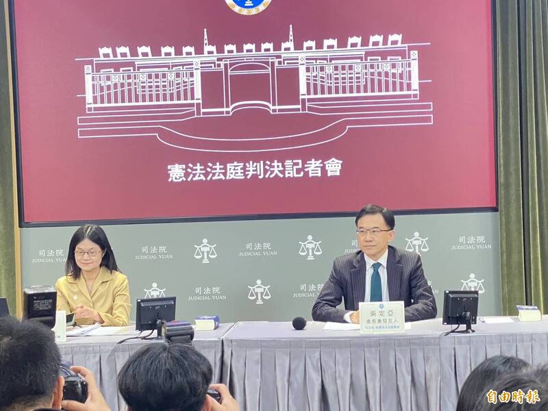 立法程序有重大瑕疵並違反權力分立原則 憲法法庭判決憲訴法修正案違憲