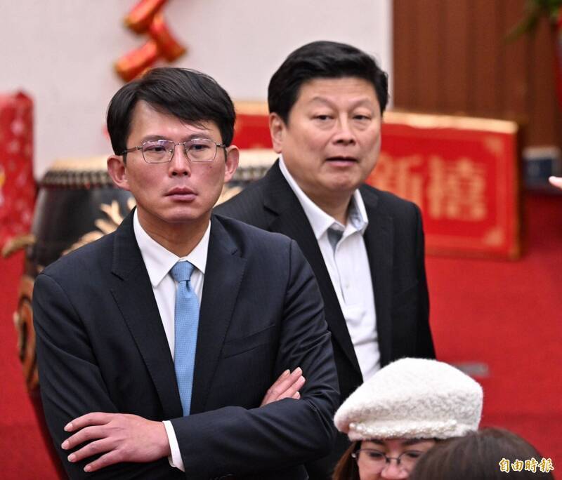 藍白稱反獨裁要彈劾總統 林智群諷:看到真正獨裁者就下跪