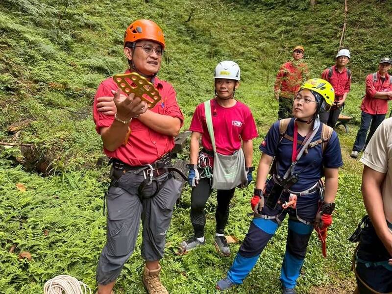 登山教育2-1》國小師奇特「下班人生」!游顯宗跨界任中搜總教練