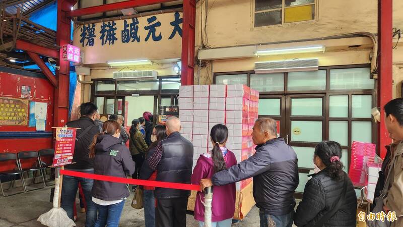 冬至拜湯圓?彰化50年麻糬老店排隊人龍綿延 明天更壯觀