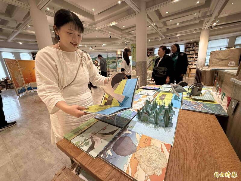 黑翅鳶、台灣白魚…社區故事走向國際 農村水保署再推里山繪本