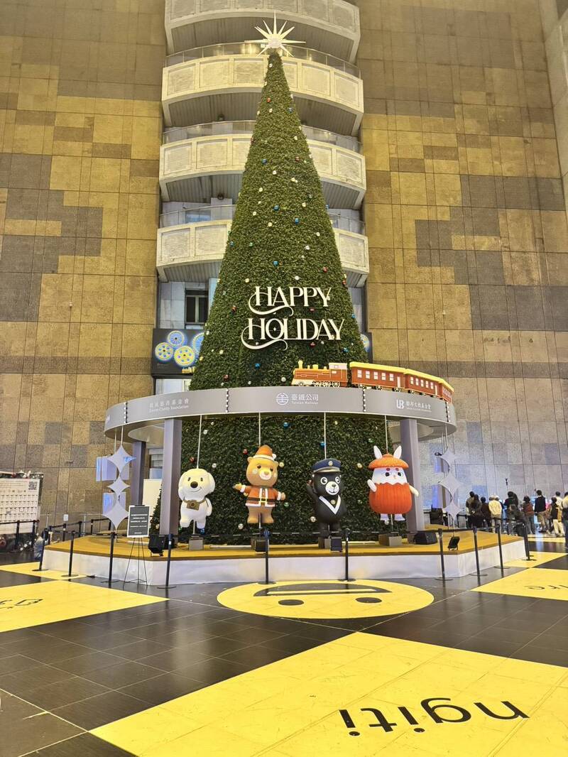 哀悼北捷攻擊罹難者 台北車站耶誕樹熄燈3天