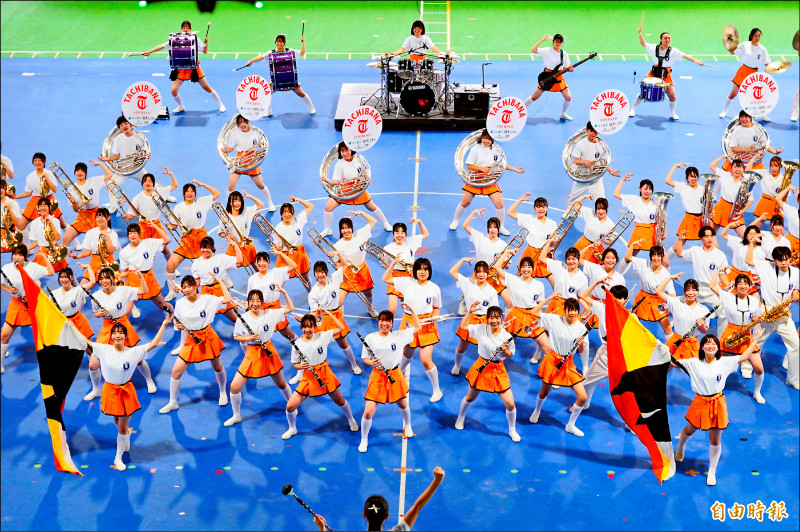 「橘色惡魔」與屏東學子交流 風靡上千觀眾