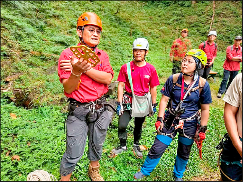 國小主任游顯宗 下班變山難搜救高手
