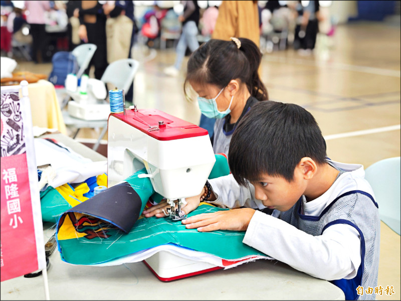 服裝小職人競賽 學童超齡車工 技驚四座