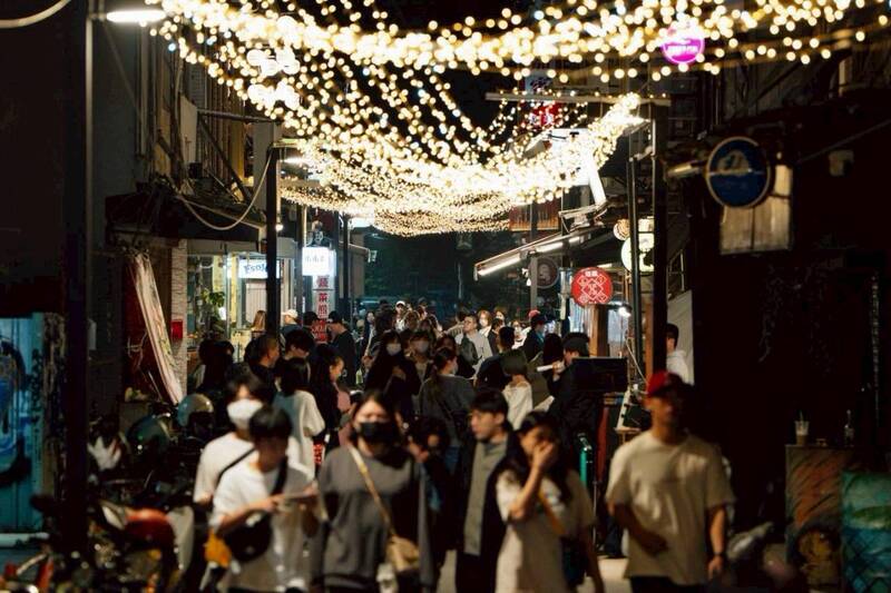 高雄聖誕生活節湧入大批人潮。（圖由經發局提供）