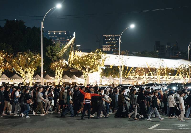 高雄聖誕生活節「黃金聖誕週」週末兩日吸引20萬人次。（圖由經發局提供）