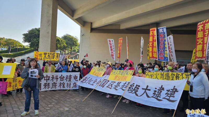 彰化縣環保聯盟總幹事施月英認為火葬場選址錯誤，應該撤案。（記者劉曉欣攝）