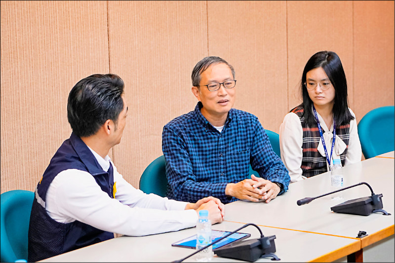 北捷連續攻擊 台大父女檔醫師奮不顧身即刻救援/傷者盼找恩人致謝 顏瑞昇:醫師救人是天職