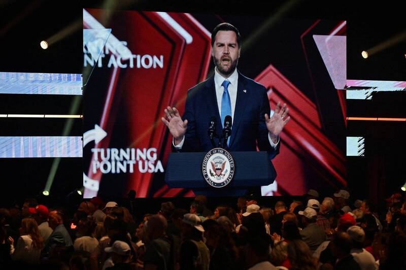 MAGA大會砲火四射 力挺范斯當總統成焦點