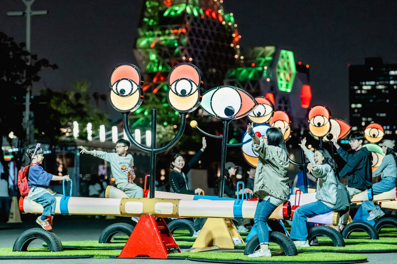 高雄駁二聖誕驚喜：6座聲光互動翹翹板開箱啟用