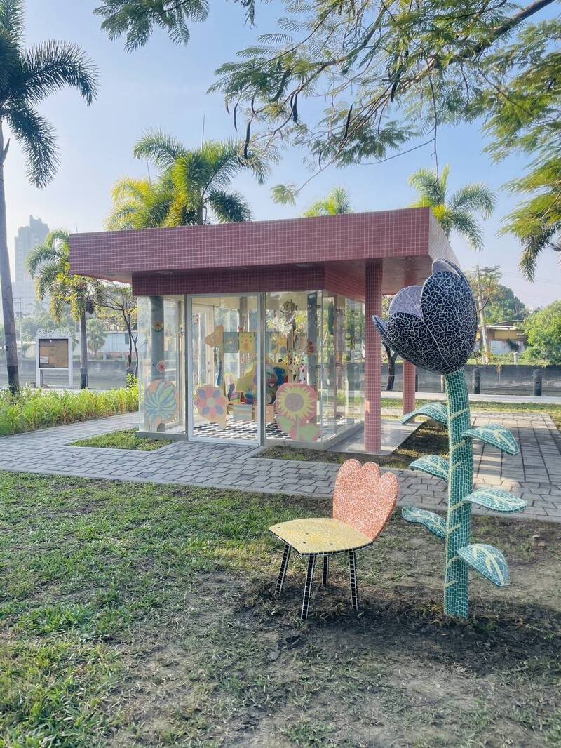 盤花公園的藝術櫥窗。（客委會提供）
