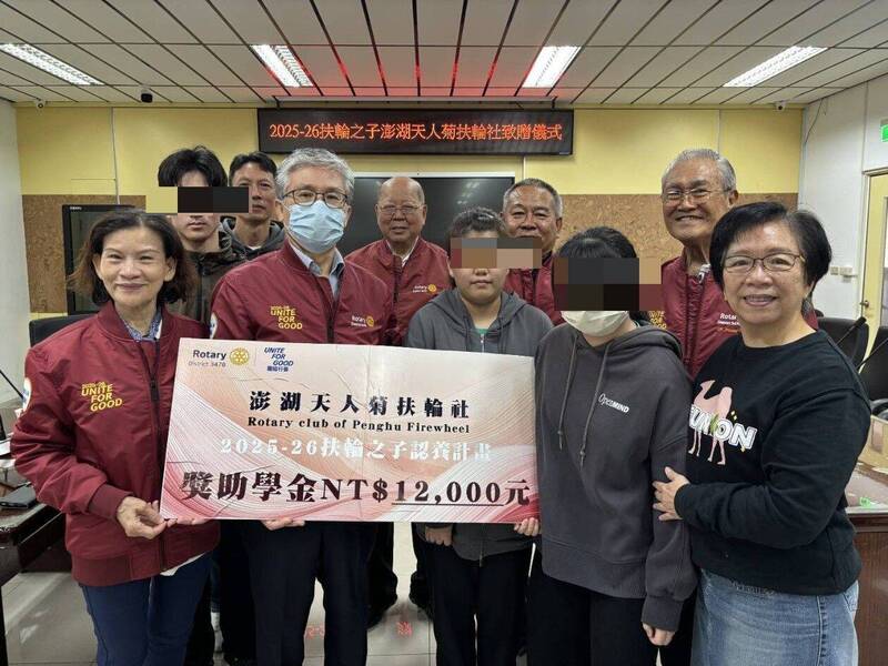 澎湖天人菊扶輪社暖心助學 22學子受惠