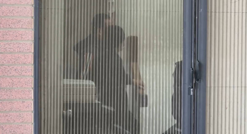 檢廉調人員於24日上午到南市消防局有關辦公室搜查。（民眾提供）