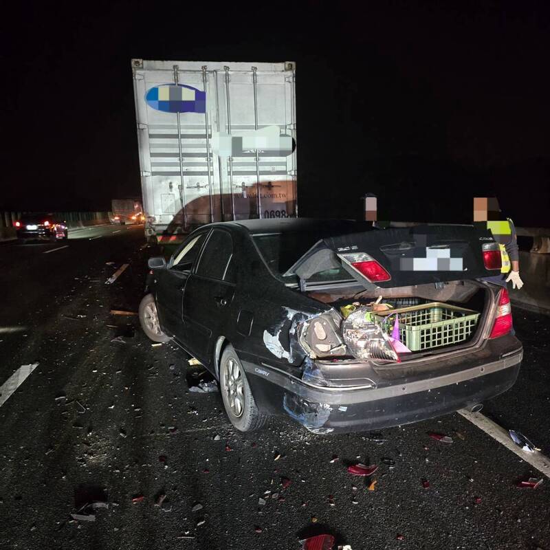 國3通霄段3大1小車連環撞 2人受傷送醫