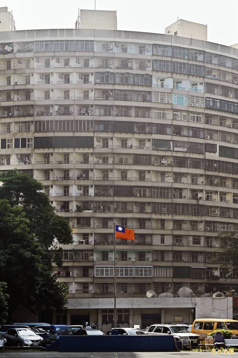 果貿社區曾是南台灣最大眷村聚，裡頭住著許多軍官將領與眷屬。（記者李惠洲攝）