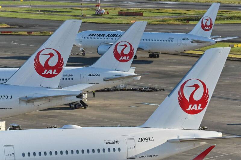 日航班機遭遇亂流 空服員跌倒骨折送醫