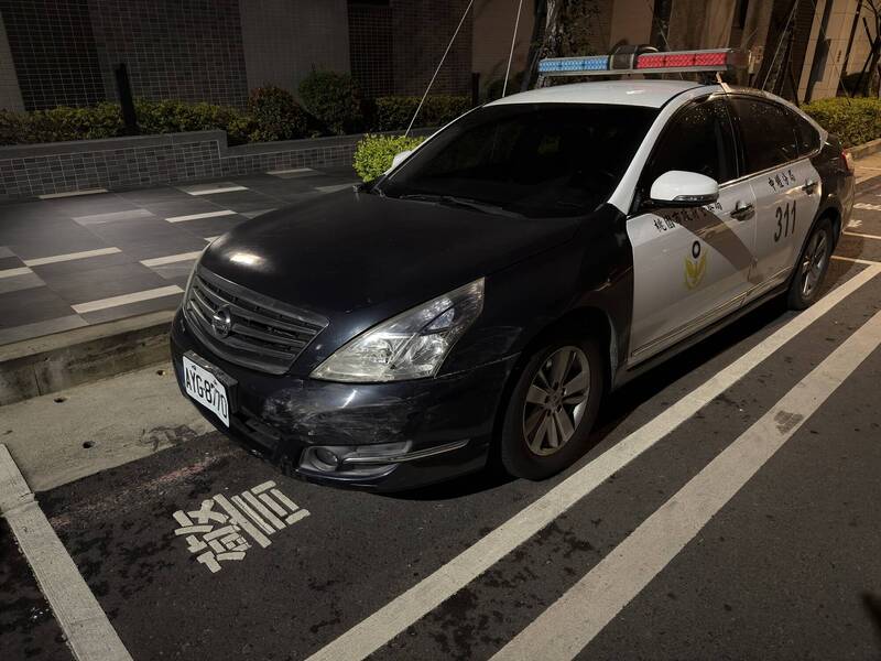 鄭姓男子拒檢撞警車再與民車發生車禍逃逸，優勢警網破窗逮人。（警方提供）