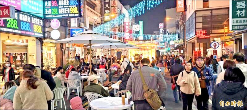 2025年彰化市民族永樂商圈年貨大街與春節市集，吸引百萬來客數。（資料照，記者劉曉欣攝）